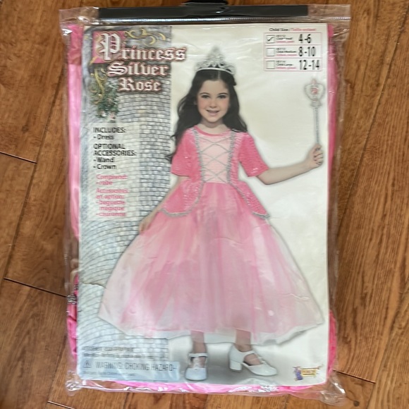 Size:  child small for 4-6 age - Picture 2 of 2